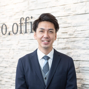 足利支店店長　柳雄二（やなぎ ゆうじ）